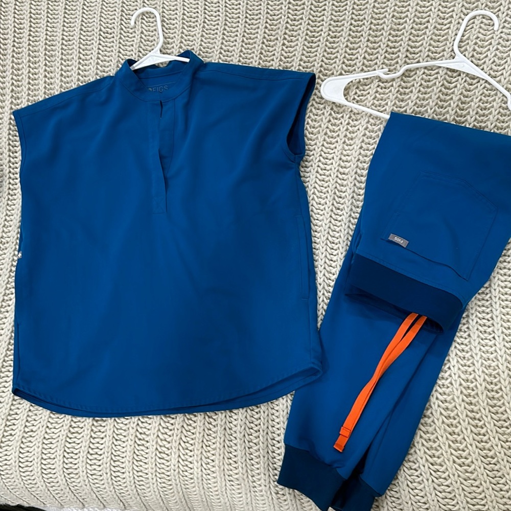 Alps Blue Zamora Jogger Pants XS
+
Alps Blue Rafaela Mandarin Scrub Top XXS